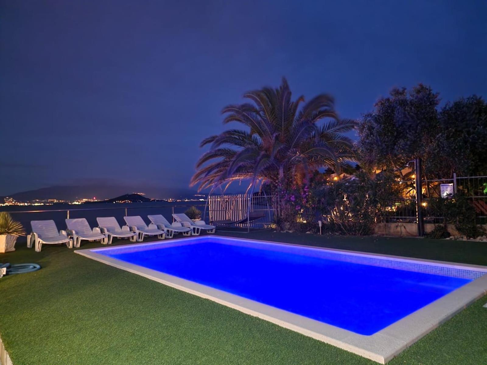Villa Unique Sur La Plage Pour Des Vacances Inoubliables En Famille Ou Entre Amis Pour 10 Personnes Slatine Εξωτερικό φωτογραφία